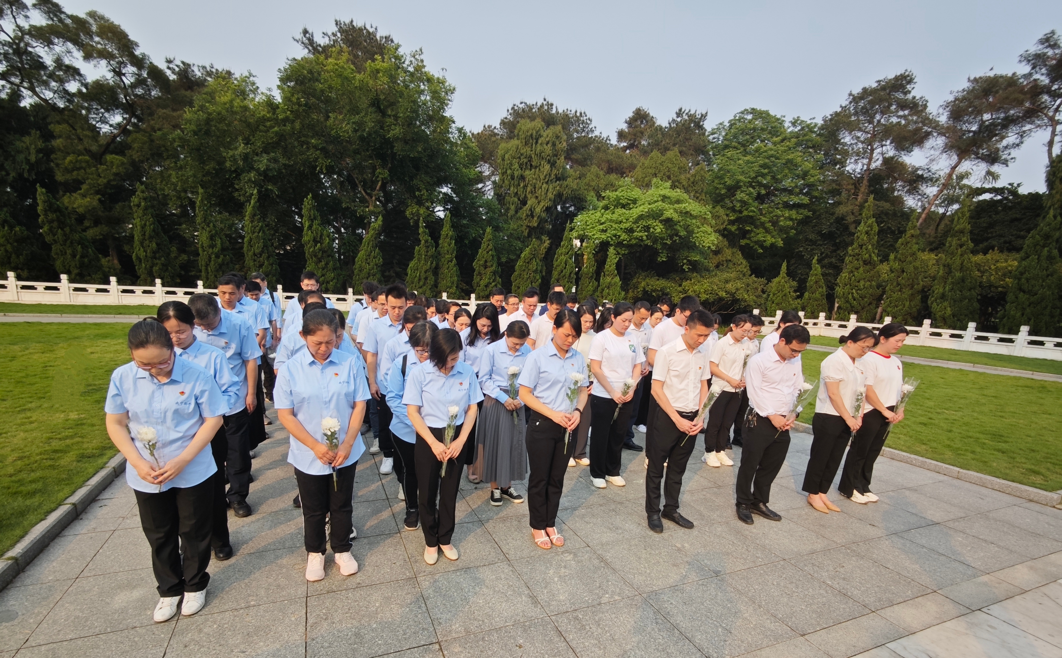 市排水公司黨總支、南寧建康環(huán)保公司黨支部 聯(lián)合開展“學(xué)黨史憶英烈 祭忠魂守初心” 主題黨日活動(dòng)
