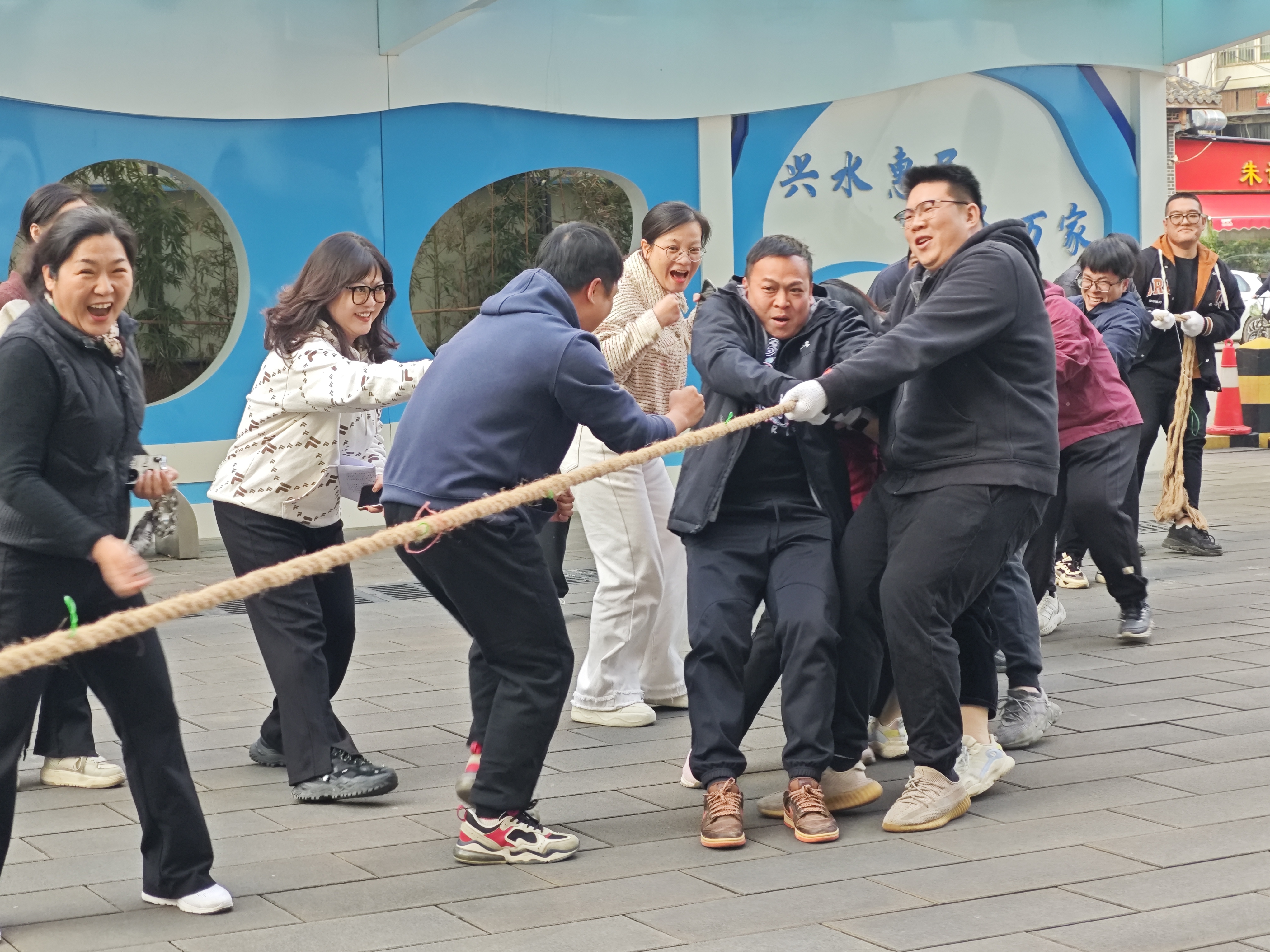 當民族團結(jié)遇上趣味運動，看“石榴花”綻放